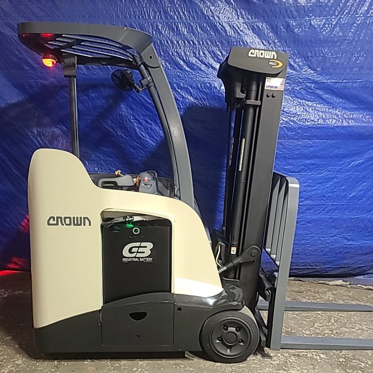 4K LIFT LLC - 2016 Crown Electric Stand-Up Forklift RC5535-30 With New Battery