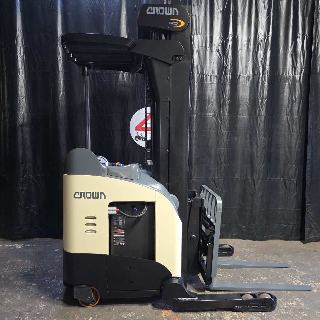 4K LIFT LLC - 2021 Crown RD With 2025 Battery, 3200 LB, 3-Stage Mast 240”, Electric Reach Forklift