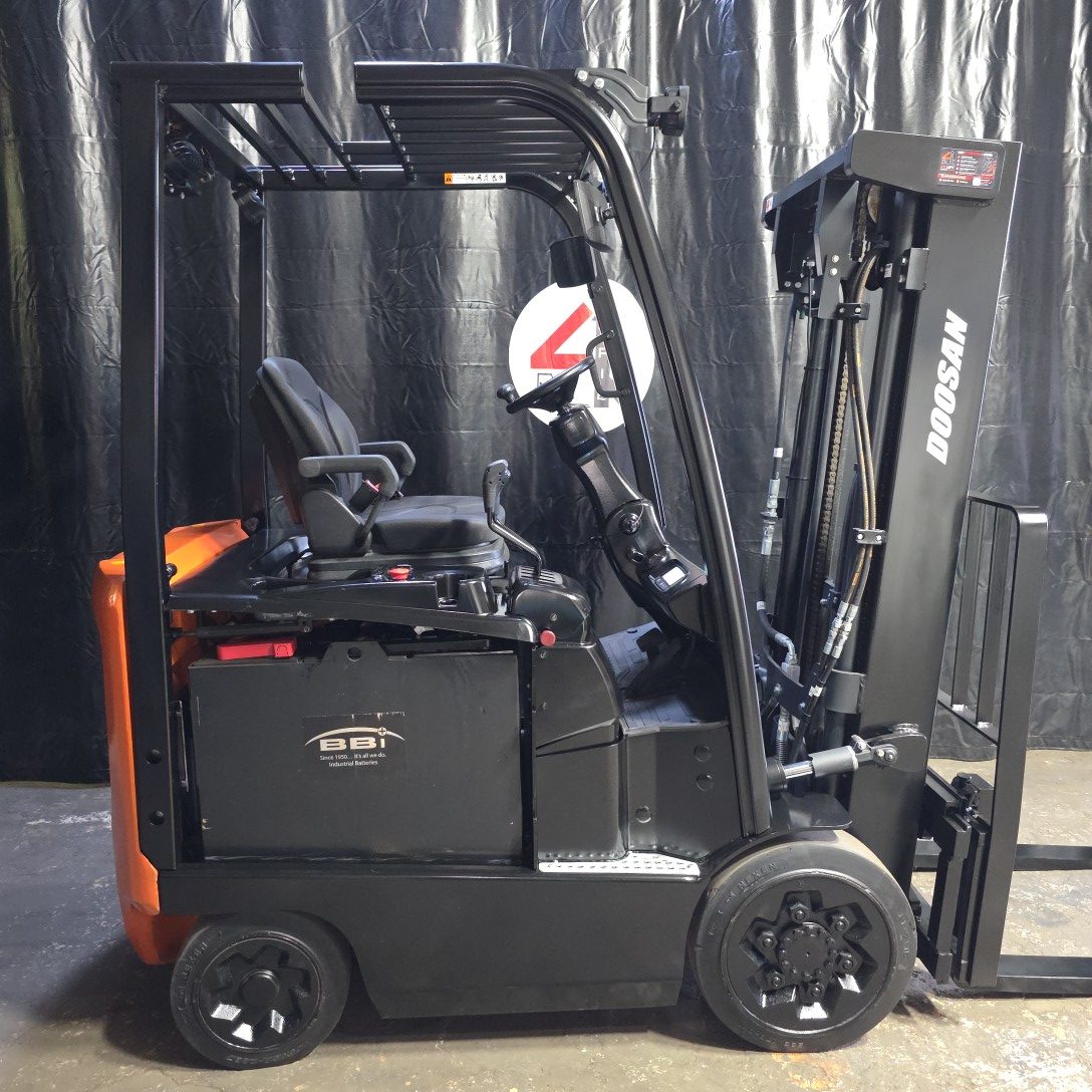 4K LIFT LLC - 2023 Doosan BC25S-7 With 2023 Battery, 4300 LB, 3-Stage Mast 189”, Electric Sit-down Forklift
