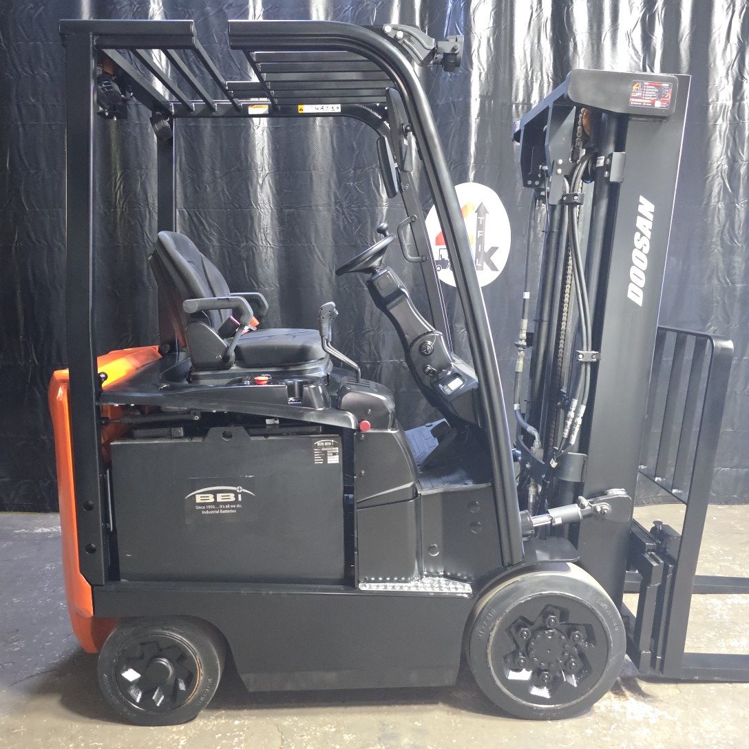 4K LIFT LLC - 2023 Doosan BC25S-7 With 2023 Battery, 4300 LB, 3-Stage Mast 189”, Electric Sit-down Forklift