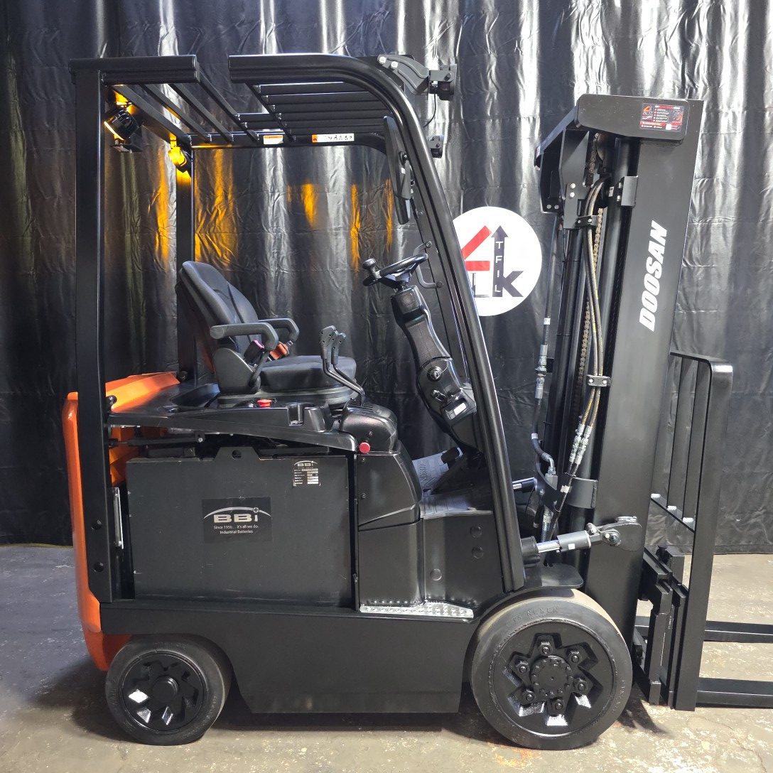 4K LIFT LLC - 2023 Doosan BC25S-7 With 2023 Battery, 4300 LB, 3-Stage Mast 189”, Electric Sit-down Forklift